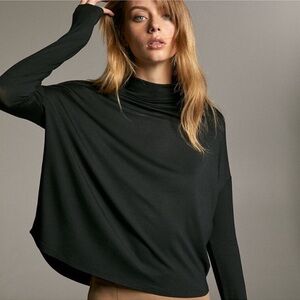 Babaton Women’s Black Long Sleeve Top Size Medium!